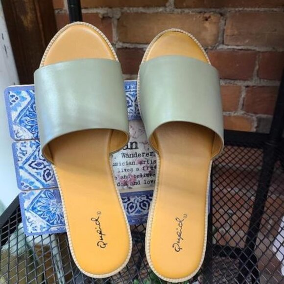 QUIPID Green Man made Leather Women's Slide Sandal Size 9 NWOT - Picture 2 of 2
